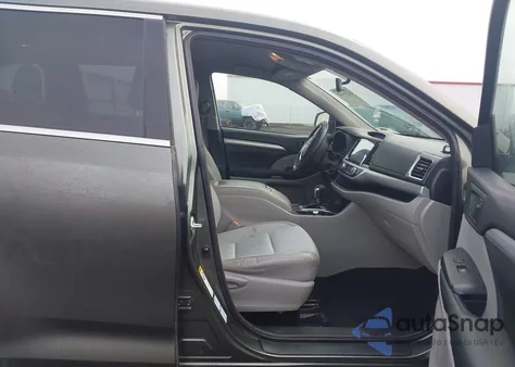 2015 Toyota Highlander Le Plus V6 z USA, uszkodzony, nr VIN 5TDBKRFH0FS156999